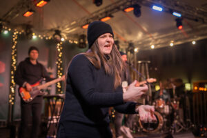 Koncert: Korben Dallas, tlmočený do umeleckého posunkového jazyka