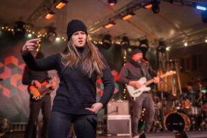 Koncert: Korben Dallas, tlmočený do umeleckého posunkového jazyka