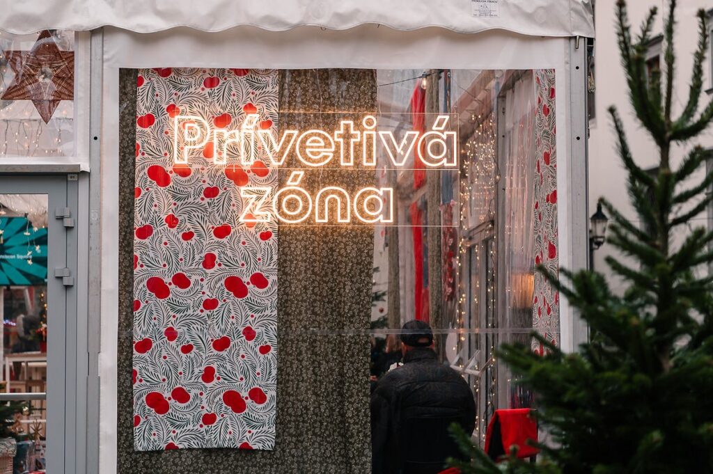 Prívetivá zóna 2024 Primaciálne  námestie - označenie