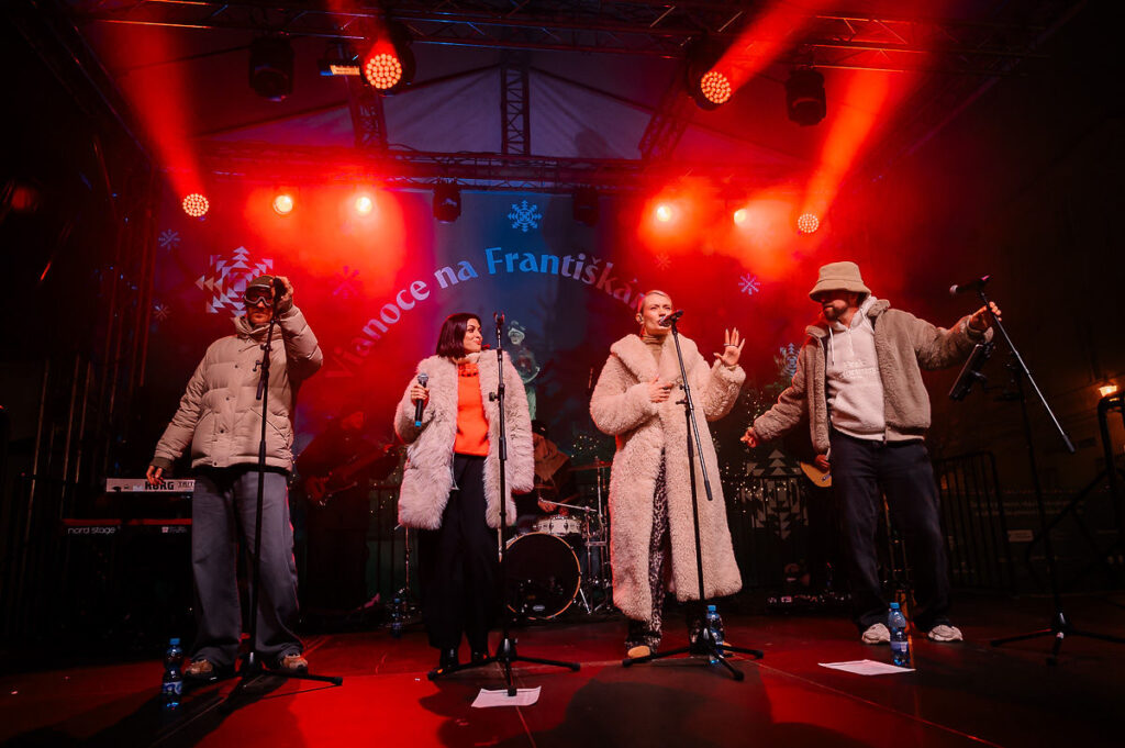 OusOus, vystúpenie na Františkánskom námestí, Bratislavské Vianoce 2025