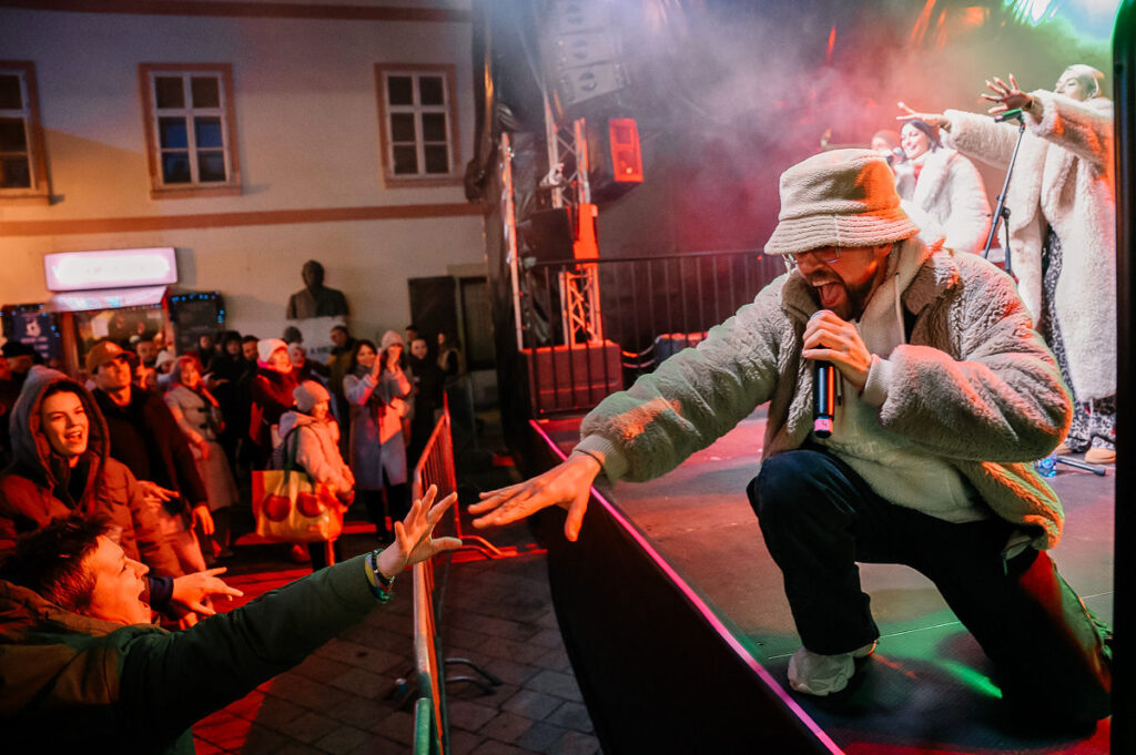 Kapela OusOus kontakt s publikom